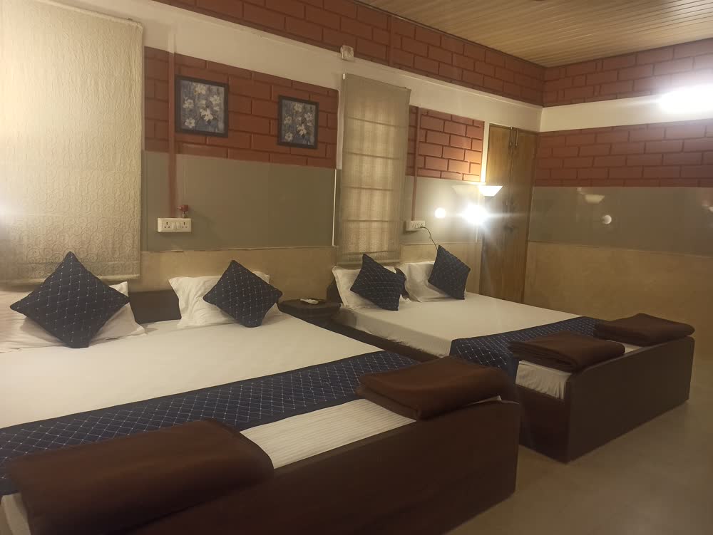 Panchavati Sringeri Lodge Double Bedroom Interior